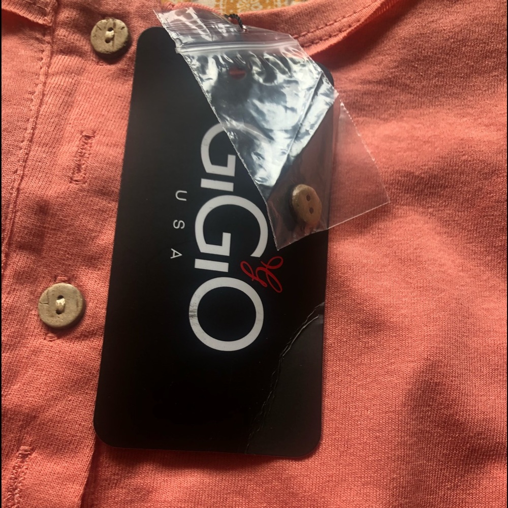 ♥️GiGiO USA solid coral body♥️